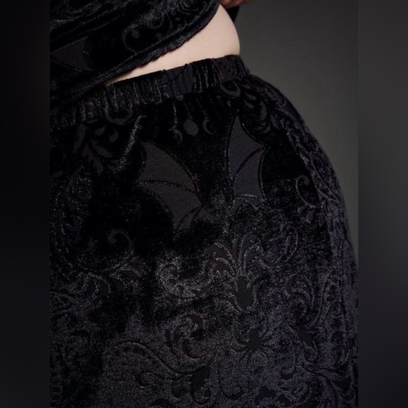 Torrid Nightfall Black Velvet Burnout Embossed Double Slit Maxi Skirt, Lg, NWT! - Picture 11 of 16